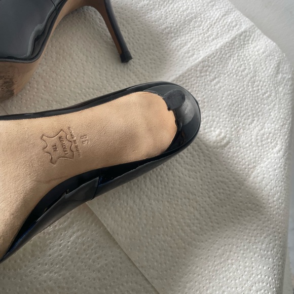 ❤️BIG SALE❤️Chic Black Russell & Bromley Patent Leather Pumps - Picture 3 of 10